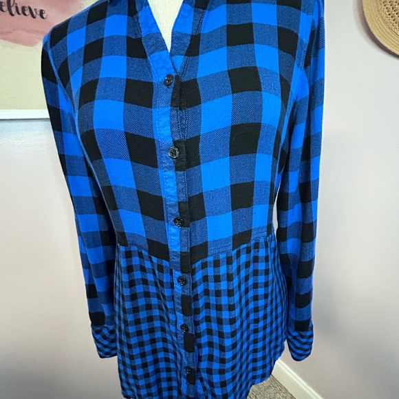 Beautiful black and royal blue soft flannel shirt. Very dressy looking. - Picture 3 of 10